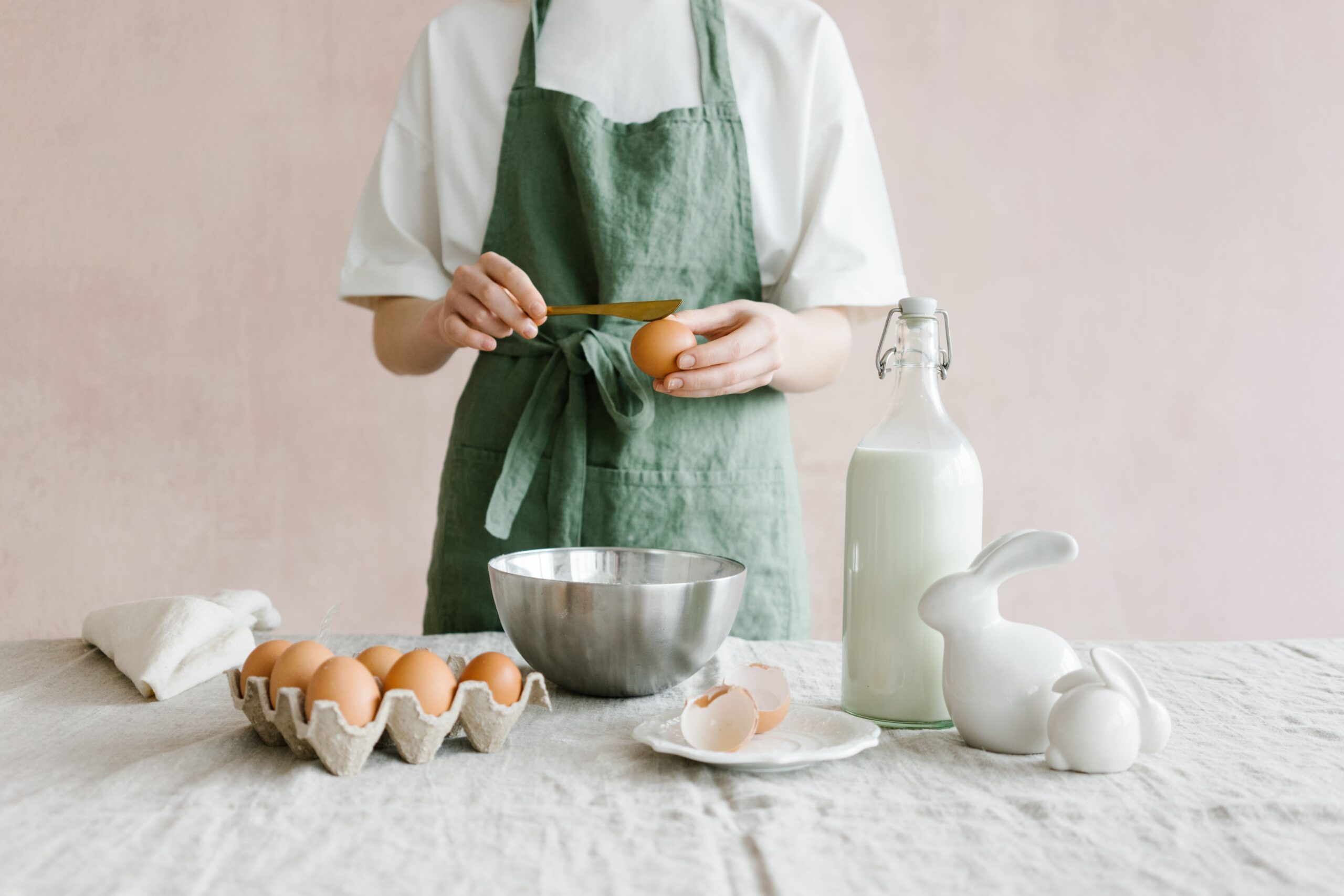 À quoi sert un tablier de cuisine ? Protégez vos vêtements avec style et efficacité